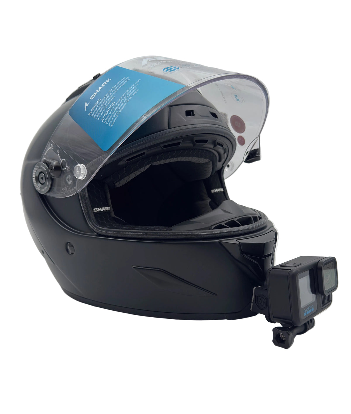 Toimintakamera Shark Aeron / Aeron-GP -kypärän leukakiinnikkeessä, sivukuva | Action camera on Shark Aeron / Aeron-GP helmet chin mount, side view
