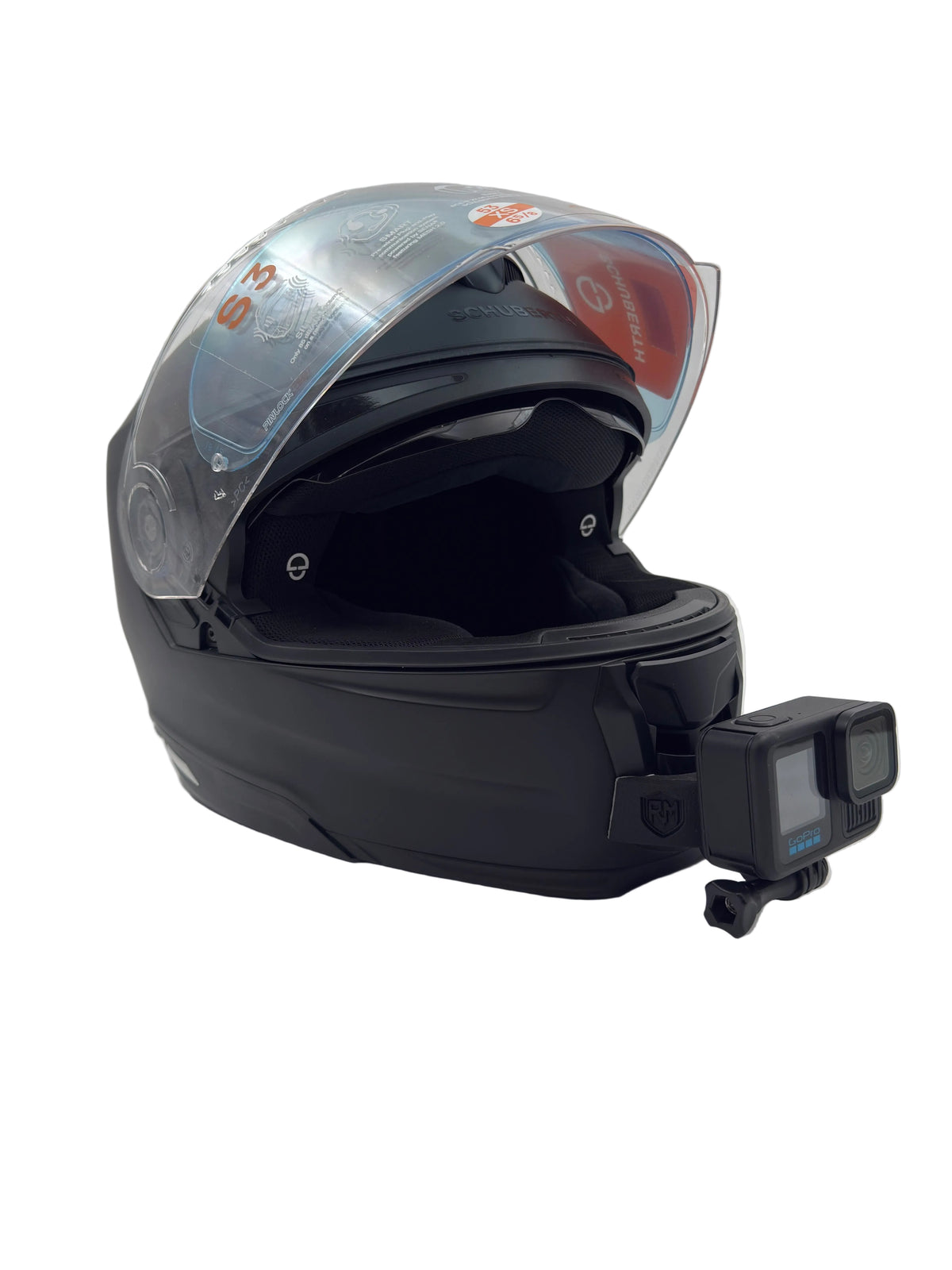 Toimintakamera Schuberth S3 -kypärän leukakiinnikkeessä, sivukuva | Action camera on Schuberth S3 helmet chin mount, side view